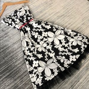 Strapless graphic print dress w/ silk appliqué flowers, in flawless condition!